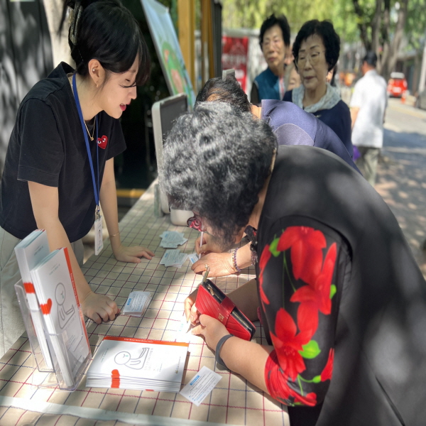 2025년 6월 강북노인복지관 대구북구정신건강복지센터 연계 노인자살예방캠페인 실시